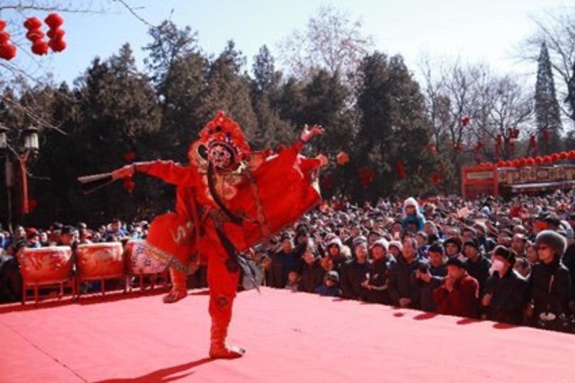 With 400,000 Pieces on Display, the Beijing Temple of Earth Book Market hits a New Record | Frontlist