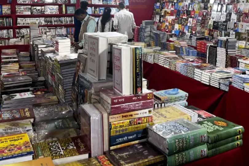 Guwahati bucks the trend, still enjoys reading books | Frontlist