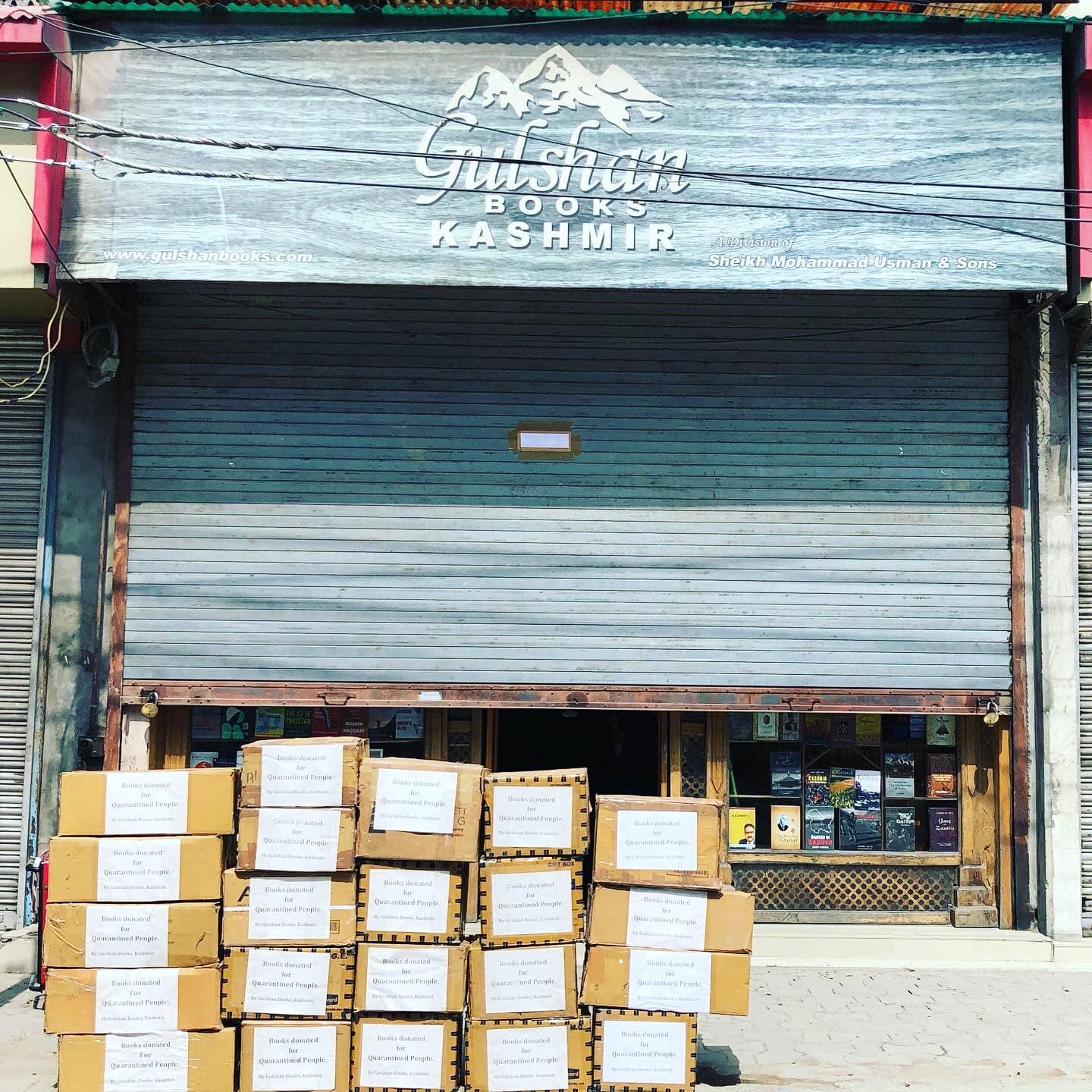 A publishing house in Srinagar donates 1,000 books to people in quarantine