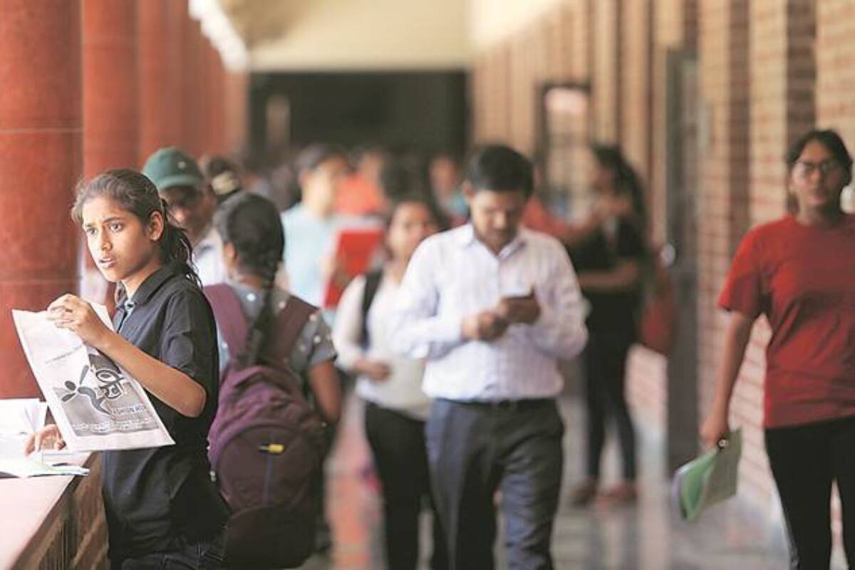 Frontlist | Delhi: University students demand resumption of physical classes as Covid cases dip