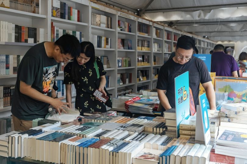 Beijing's 'Temple of Earth and Me' Book Fair Sets New Record with 400,000 Titles